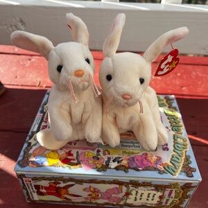 Pair of TY Beanie Babies “Nibbler” the Rabbit Vintage 1998
